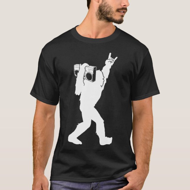 Camiseta Bigfoot Boombox Rock and Roll Acredito no Sasquatc (Frente)