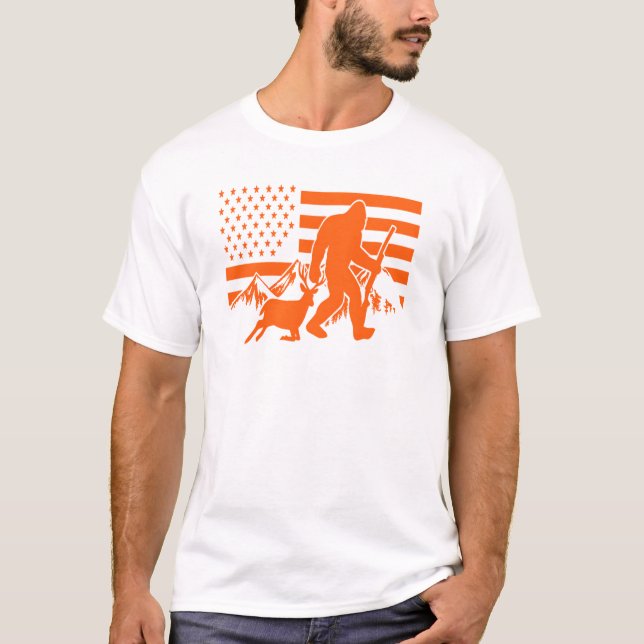 Camiseta Bigfoot Buck Hunting Season USA Flag  (Frente)