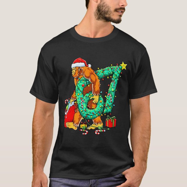 Camiseta Bigfoot Christmas 67 Funny Meme Six Seven Xmas Boy (Frente)