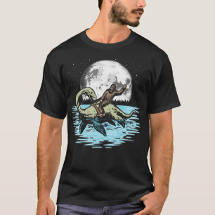 Camiseta Bigfoot Engraçado Montando Nessie Monstro do Lago 