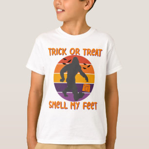 Camiseta Bigfoot Halloween Trick ou trata o cheiro dos meus