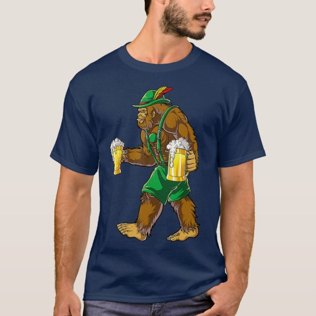 Camiseta Bigfoot Lederhosen T Shirt Oktoberfest Men Prost (Frente)