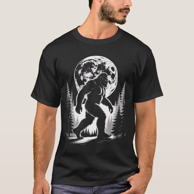 Camiseta Bigfoot Moonlight Sasquatch Forest Cryptid Outdoor (Frente)