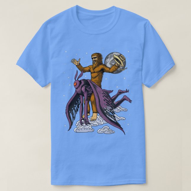 Camiseta Bigfoot Riding Mothman (Frente do Design)