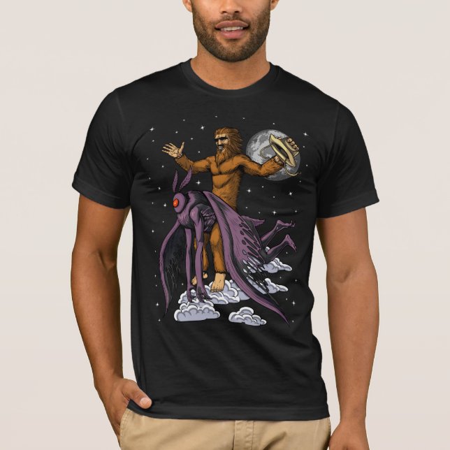 Camiseta Bigfoot Riding Mothman (Frente)