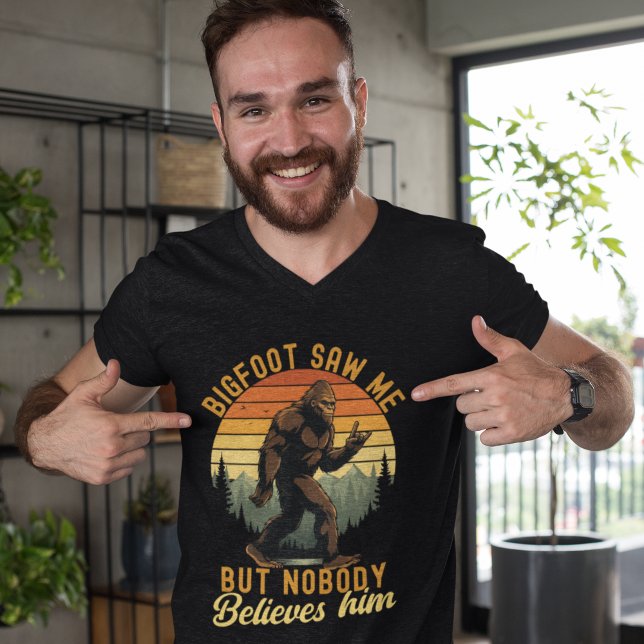 Camiseta Bigfoot Saw me but nobody believes him (Criador carregado)