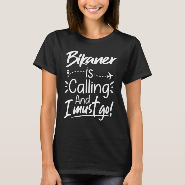 Camiseta Bikaner Is Calling and I Must Go  India Travel (Frente)