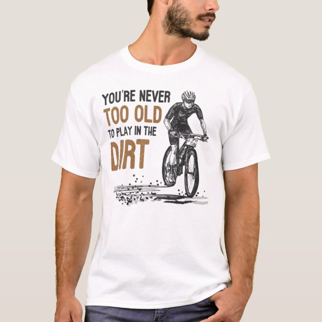 Camiseta Bike De Montanha Nunca Muito Velho Para Jogar Na S (Frente)