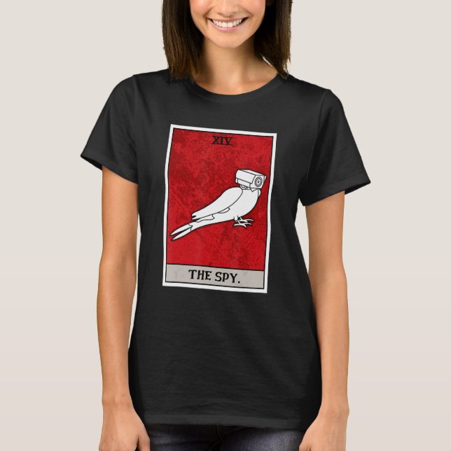 Camiseta Birds Are Spies Funny Fake Bird Tarot Card (Frente)