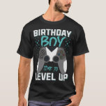 Camiseta Birthday Boy Time to Level Up Video Game<br><div class="desc">Um legal design de celebração de aniversário com um controlador de jogos para jogadores. O texto diz: "Aniversário,  hora de subir".</div>