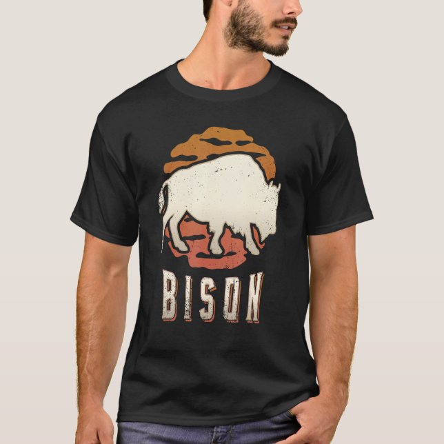 Camiseta Bison Vintage Retro Classic Animal Sunset (Frente)