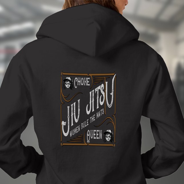 Camiseta BJJ Retro Choke Queen Jiu Jitsu (Rear print Choke Queen black woman's hoodie worn by a female model in the gym.)