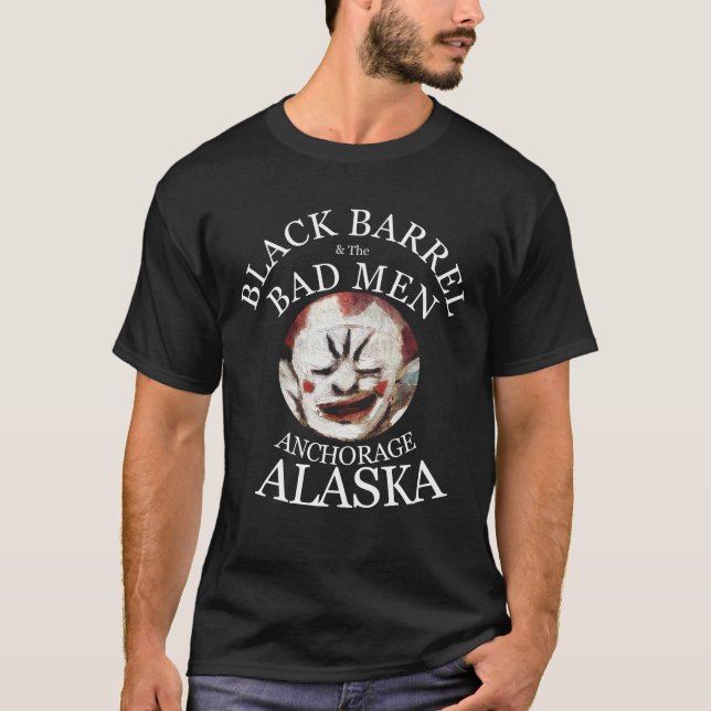 CAMISETA BLACK BARREL E OS HOMENS MAL ANCORADOS ALASKA AK (Frente)