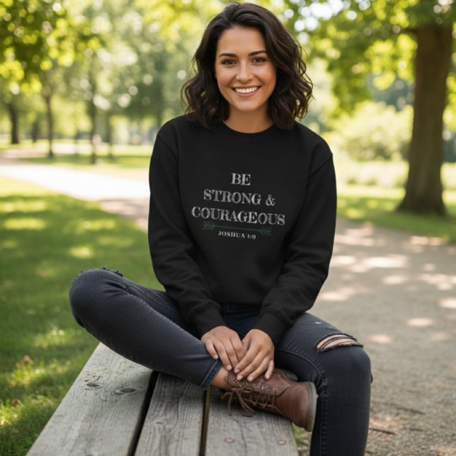 Camiseta Black Be Strong & Courageous Sweatshirt  (Criador carregado)