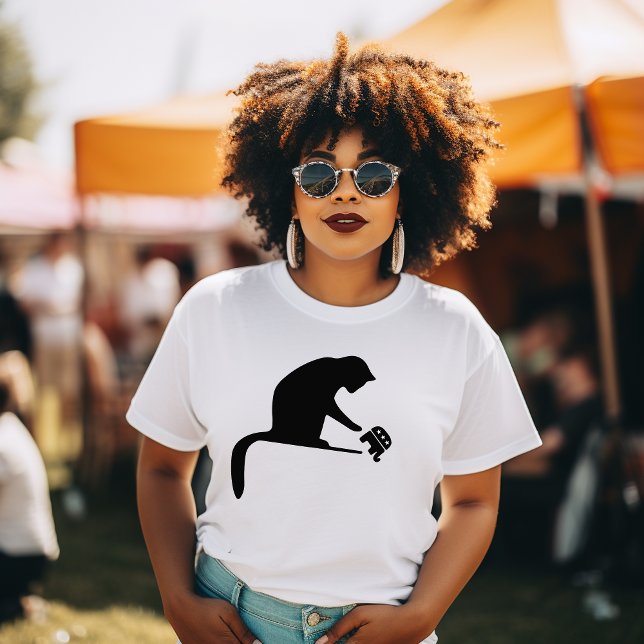 Camiseta  Black Cat Toss Republican off the Table (Criador carregado)