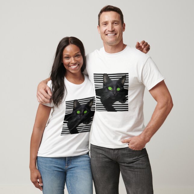 Camiseta Black Cat with Green eyes (Unissex)