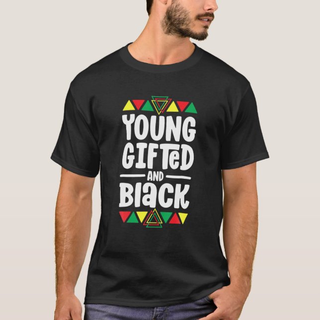 Camiseta Black History Month - Young Gifted And Black (Frente)