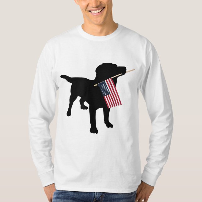 Camiseta Black Lab Dog Holding 4 de julho Patriótico EUA Fl (Frente)