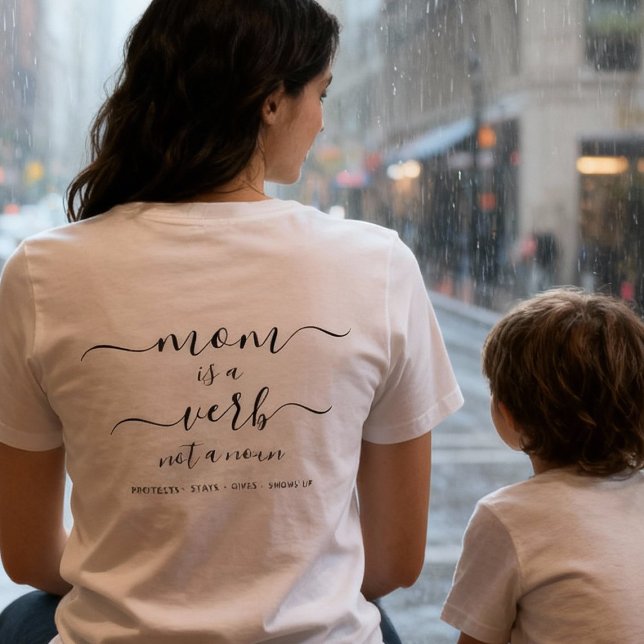 Camiseta Black Script Mom Is a Verb Mother Keepsake (Criador carregado)