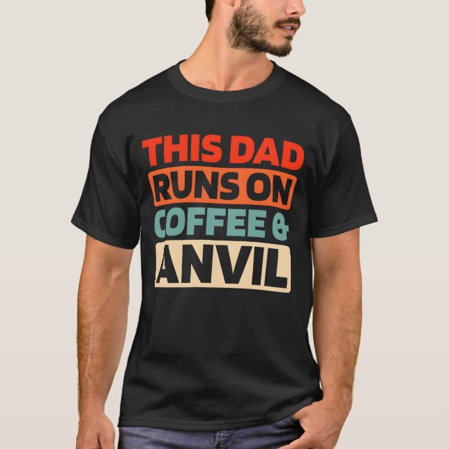 Camiseta Blacksmithing Café Café Pai Pai Amigos (Frente)