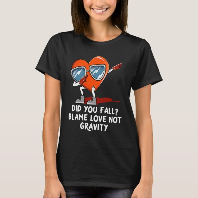 Camiseta Blame Love Not Gravity  Valentines Day Humor (Frente)