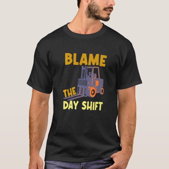 Camiseta Blame The Day Shift Forklift Operator Truck   (Frente)