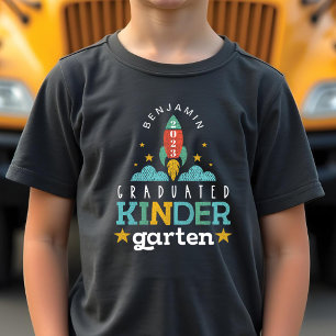 Camiseta Blast Off Graduated Kindergarten 2022 Rocket Ship