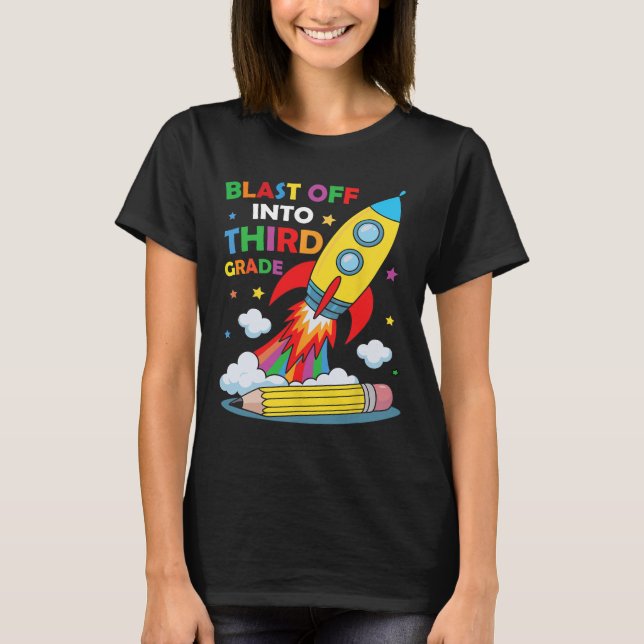 Camiseta Blast Off Into Third Grade First Day Of School  (Frente)