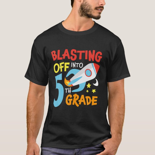 Camiseta Blasting Off Into 5Th Grade Back To School Space R (Frente)