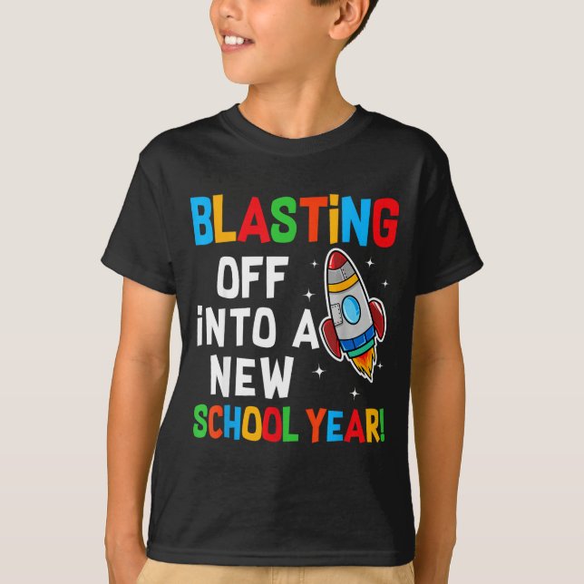 Camiseta Blasting Off Into A New School Year First Day Teac (Frente)