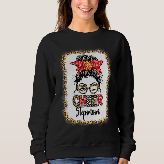 Camiseta Bleached Cheer Stepmom Cheerleading Messy Bun Leop (Frente)
