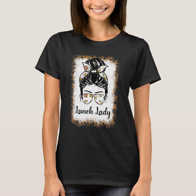 Camiseta Bleached Leopard   Lunch Lady Messy Bun Lunch Lady (Frente)