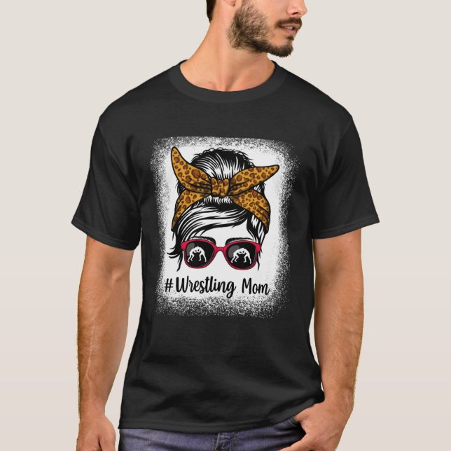 Camiseta Bleached Life Wrestling Mom Leopard Messy bun Glas (Frente)