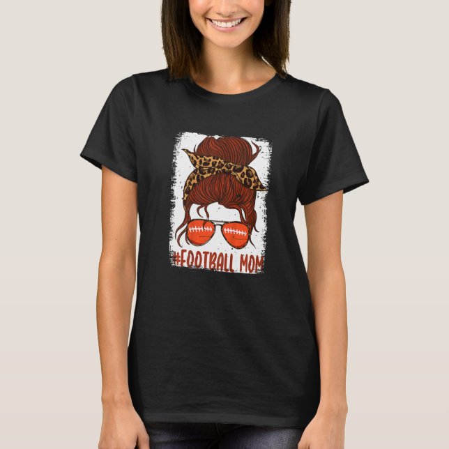 Camiseta Bleached Messy Bun Football Mom Life With Leopard  (Frente)