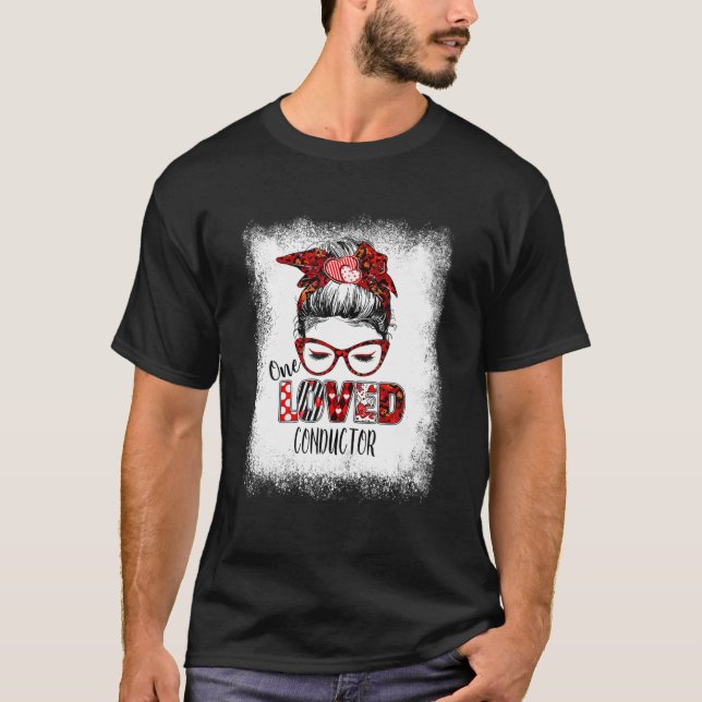 Camiseta Bleached Messy Bun One Loved Conductor Valentine's (Frente)