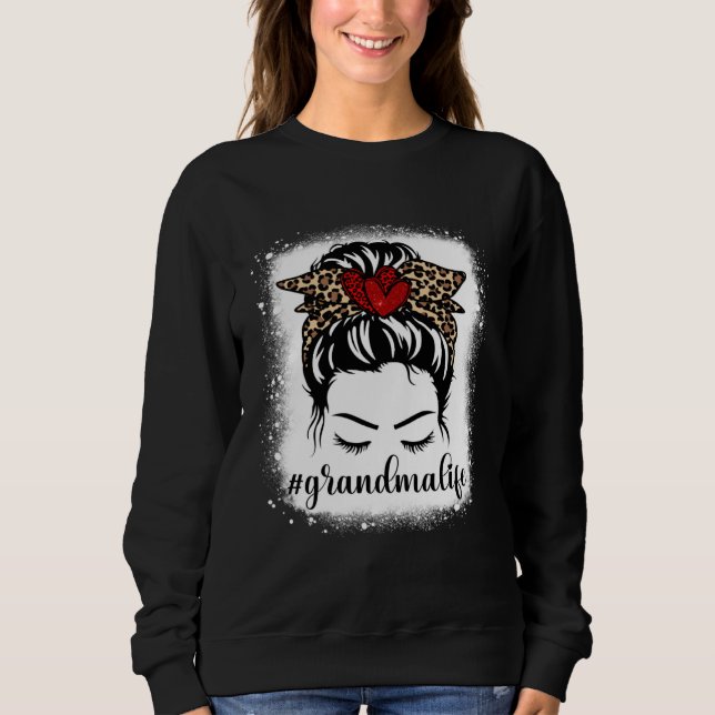 Camiseta Bleaches Grandma Life Messy Bun Leopard Print Moth (Frente)