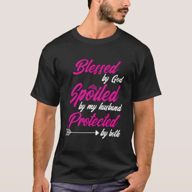 Camiseta Blessed By God Spoiled By My Husband Protected By  (Frente)