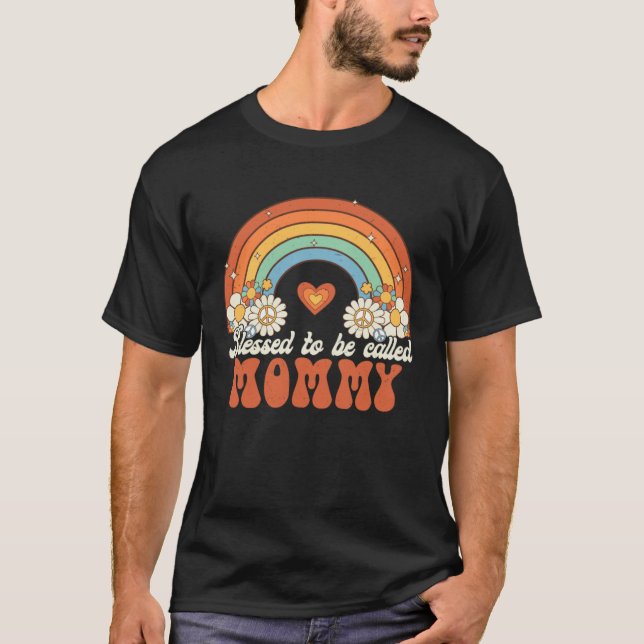 Camiseta Blessed To Be Called Mommy Groovy Rainbow Mothers  (Frente)