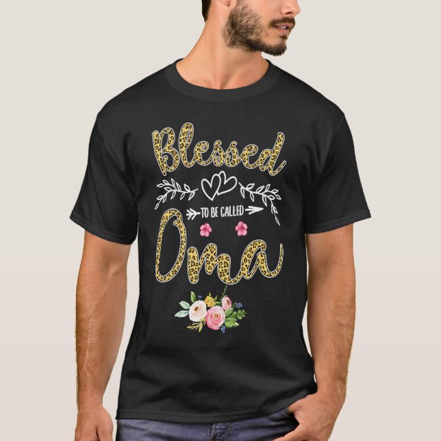 Camiseta Blessed To Be Called Oma  Pretty Leopard Print (Frente)