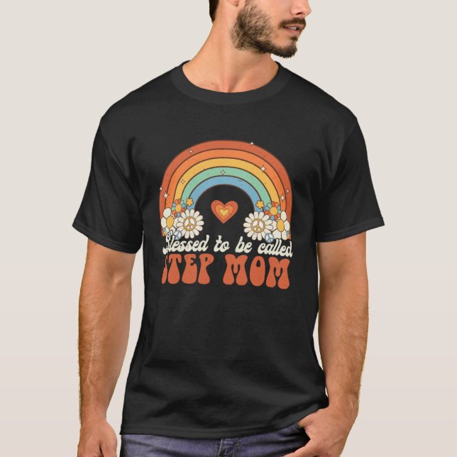 Camiseta Blessed To Be Called Step Mom Groovy Rainbow Mothe (Frente)