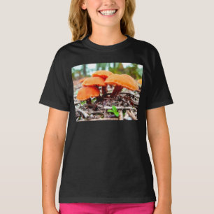 Camiseta Blindos cogumelos selvagens em um campo de outono