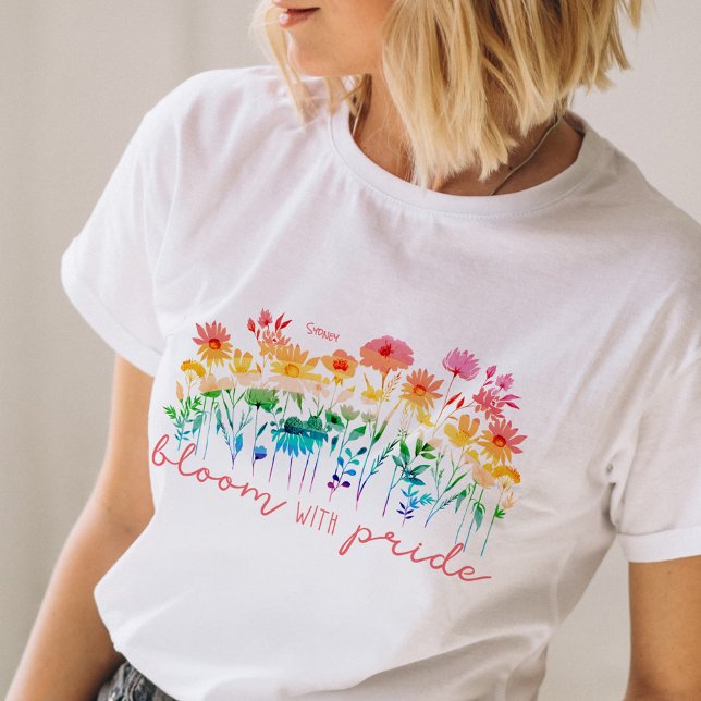 Camiseta Blogue com Orgulho LGBTQ Watercolor Flores (Bloom with Pride LGBTQ Watercolor Wildflowers T-Shirt)