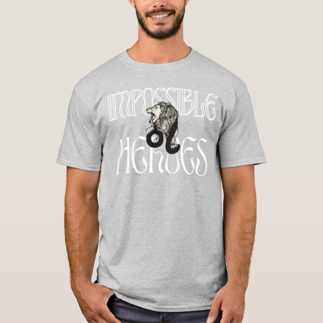 Camiseta Blogueiro de heróis impossíveis com um leão (Frente)