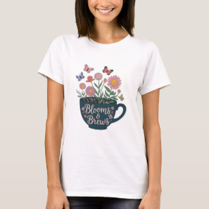Camiseta Blooms & Brews Design - Gráficos Florais Caprichos