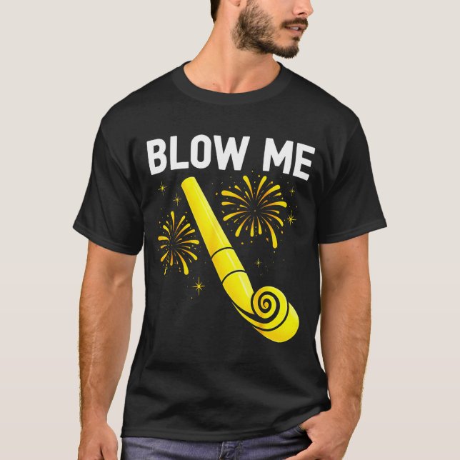 Camiseta Blow Me Fireworks Countdown Happy New Year 2026 Co (Frente)