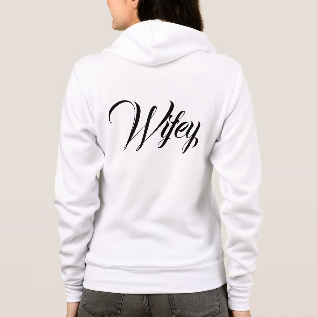 Camiseta Blusão Stylish Wifey Script Preto (Verso)