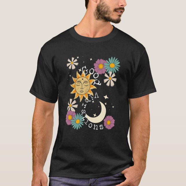 Camiseta Boa vibração Boho Sol Lua Flor Energia P (Frente)