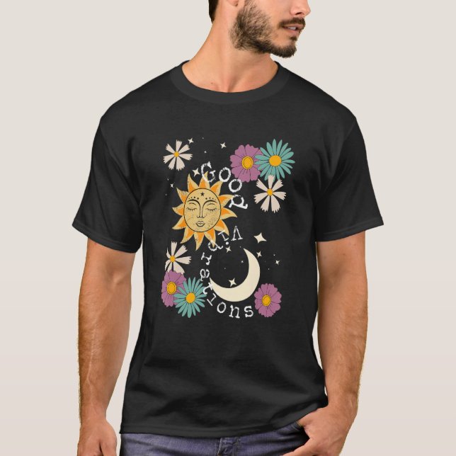 Camiseta Boa vibração Boho Sol Lua Flor Energia P (Frente)