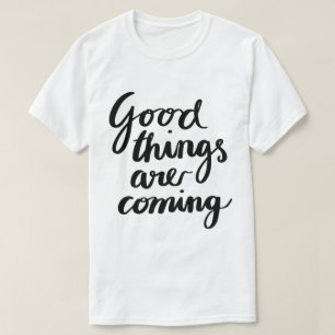 Camiseta Boas Coisas Estão por Vir – Tipografia Motivaciona