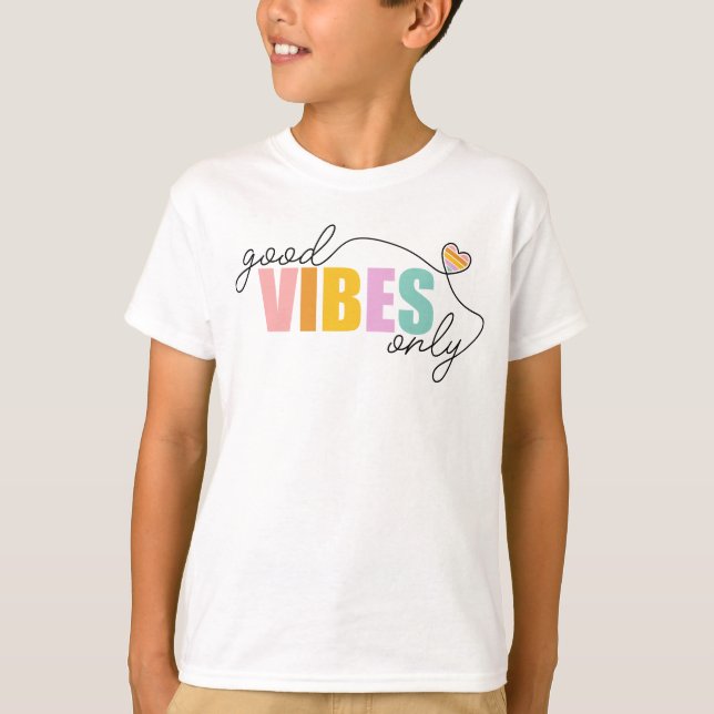 Camiseta Boas Vibes Apenas Arco-Íris (Frente)